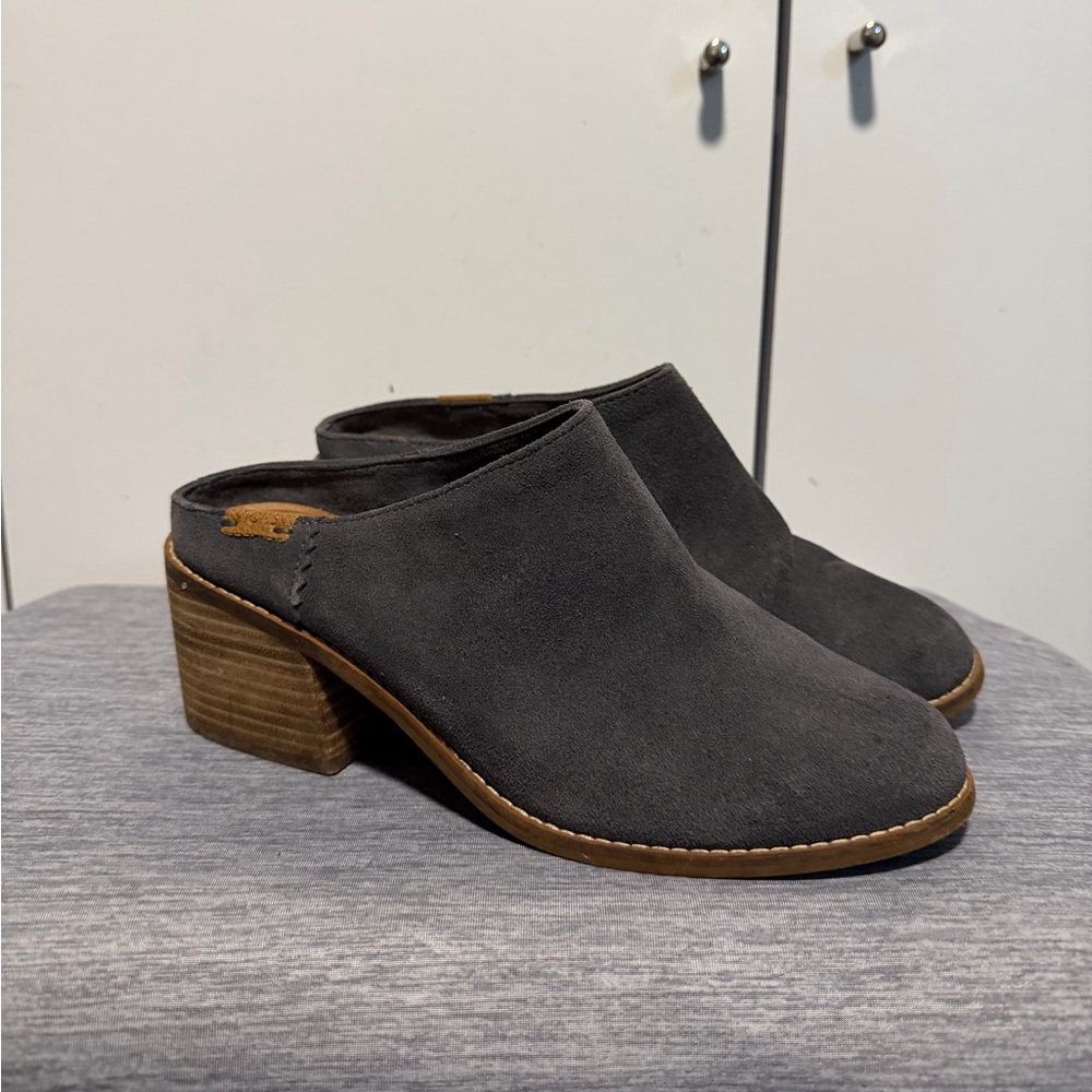 TOMS Leila Suede Mules in Forged Iron Grey.
